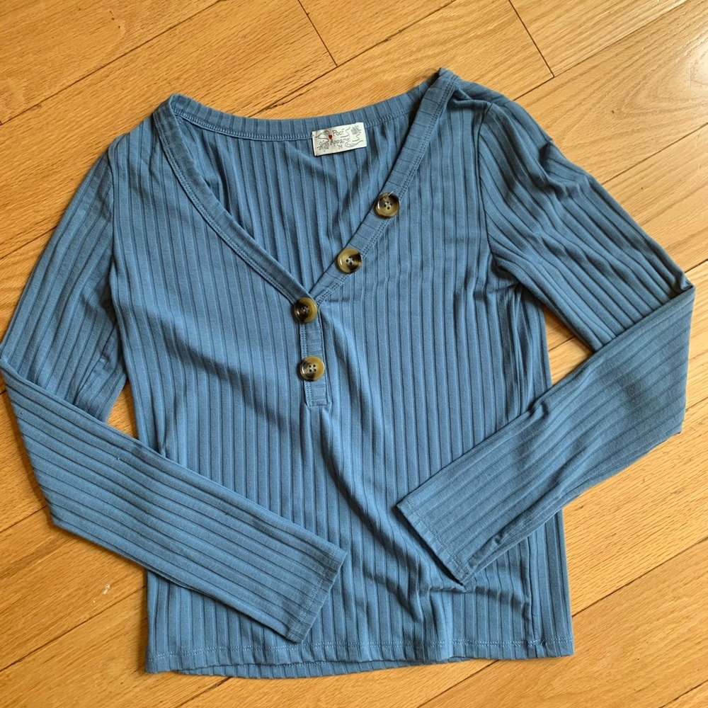 Blue long sleeve w buttons